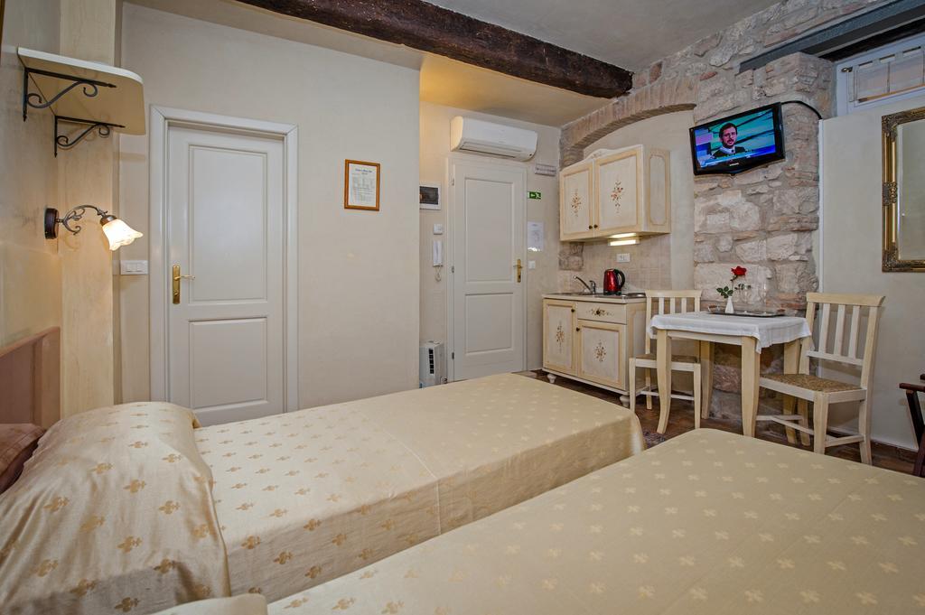 Residence Marco Polo Centro Storico Ρόβινι Εξωτερικό φωτογραφία