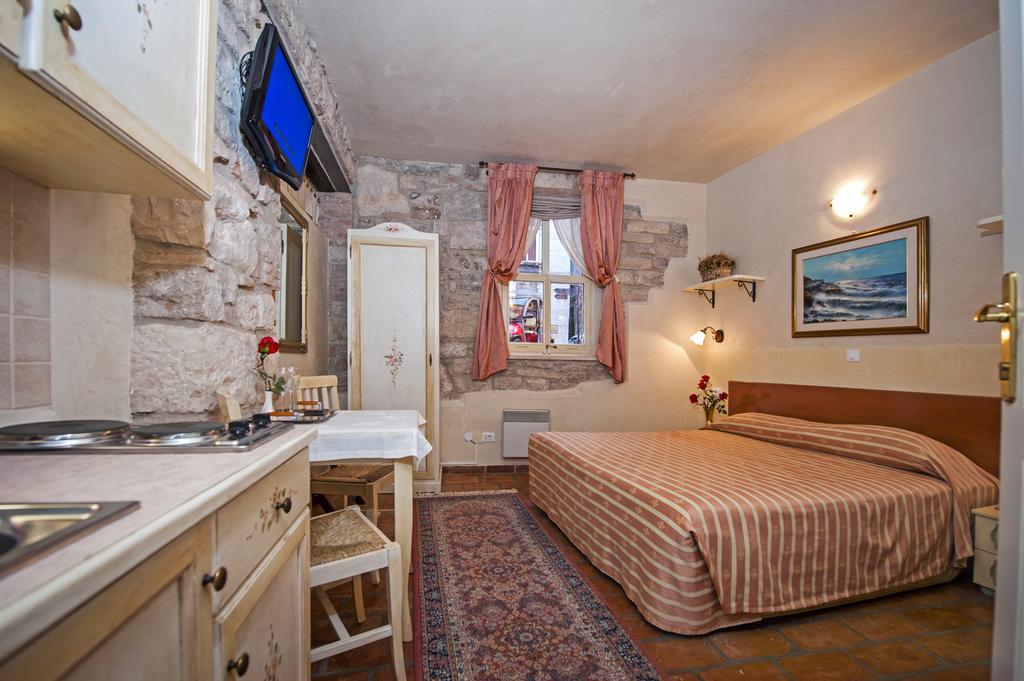 Residence Marco Polo Centro Storico Ρόβινι Εξωτερικό φωτογραφία